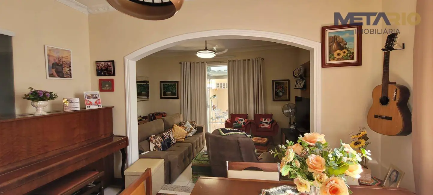 Casa com 3 quartos à venda, 531m2 em Vila Valqueire, Rio De Janeiro - RJ - imagem 4 Foto 4 de Casa com 3 quartos à venda, 531m2 em Vila Valqueire, Rio De Janeiro - RJ