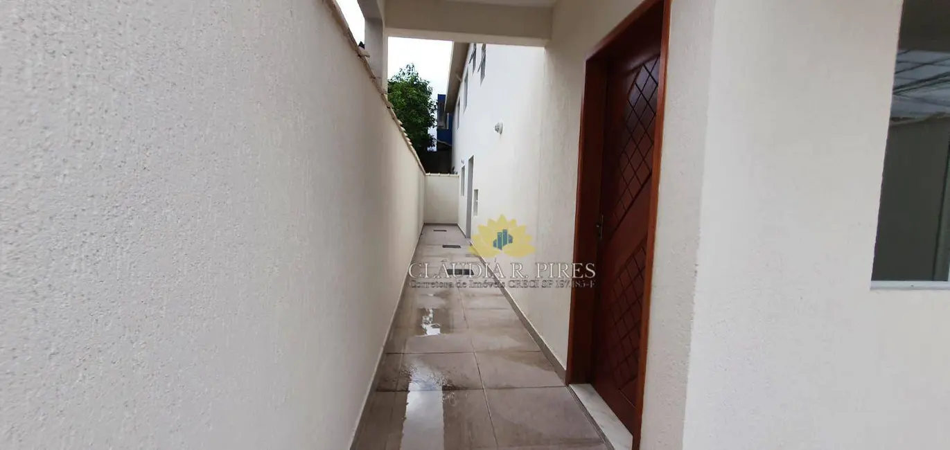 Foto 2 de Sobrado com 2 quartos à venda, 90m2 em Praia Grande - SP
