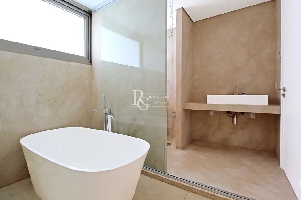 Apartamento com 3 quartos à venda, 388m2 em Moinhos de Vento, Porto Alegre - RS - imagem 8 Foto 8 de Apartamento com 3 quartos à venda, 388m2 em Moinhos de Vento, Porto Alegre - RS