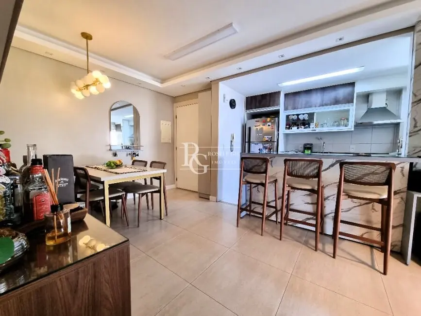 Apartamento com 3 quartos à venda, 74m2 em Vila Ipiranga, Porto Alegre - RS - imagem 5 Foto 5 de Apartamento com 3 quartos à venda, 74m2 em Vila Ipiranga, Porto Alegre - RS