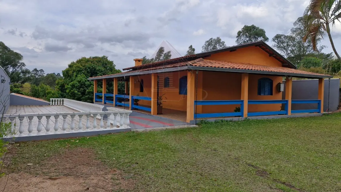 Chácara com 2 quartos à venda, 1764m2 em Louveira - SP - imagem 3 Foto 3 de Chácara com 2 quartos à venda, 1764m2 em Louveira - SP