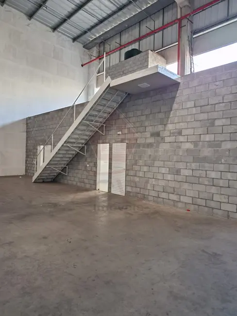 Armazém / Galpão para alugar, 850m2 em Sítio do Mursa, Varzea Paulista - SP - imagem 2 Foto 2 de Armazém / Galpão para alugar, 850m2 em Sítio do Mursa, Varzea Paulista - SP