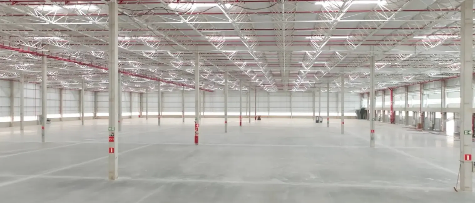 Foto 3 de Armazém / Galpão para alugar, 4214m2 em Quinhaú, Embu Das Artes - SP