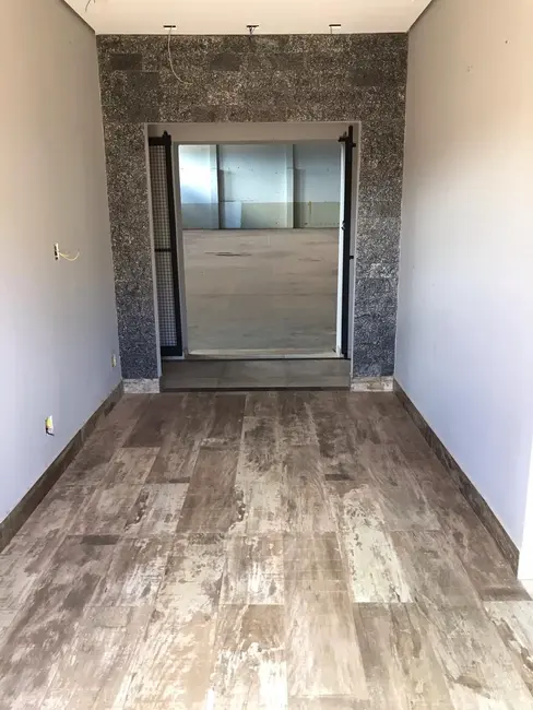 Armazém / Galpão para alugar, 1287m2 em Distrito Industrial II Guilherme Buck Júnior, Araras - SP - imagem 4 Foto 4 de Armazém / Galpão para alugar, 1287m2 em Distrito Industrial II Guilherme Buck Júnior, Araras - SP