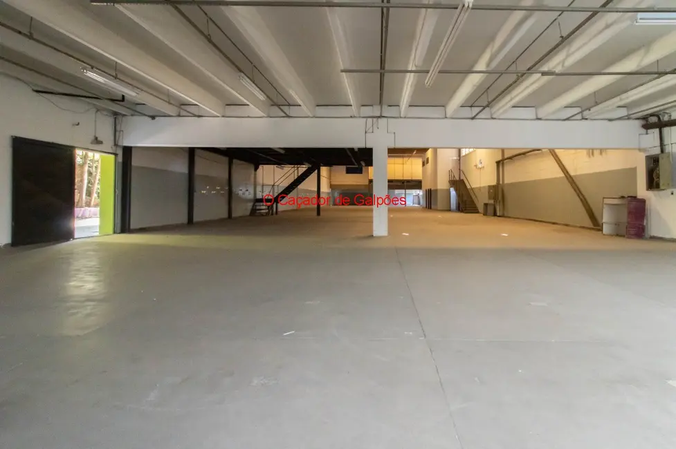 Foto 2 de Armazém / Galpão para alugar, 1600m2 em Jardim Regina Alice, Barueri - SP