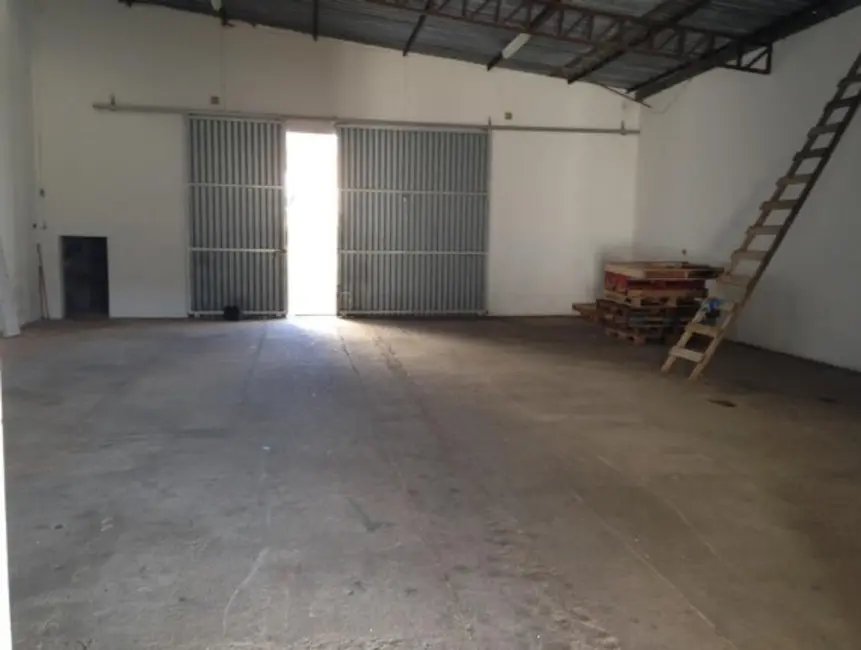 Foto 2 de Armazém / Galpão à venda, 300m2 em Vila Santo Antônio, Sao Roque - SP