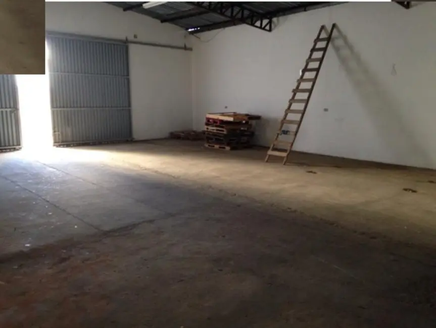 Foto 4 de Armazém / Galpão à venda, 300m2 em Vila Santo Antônio, Sao Roque - SP