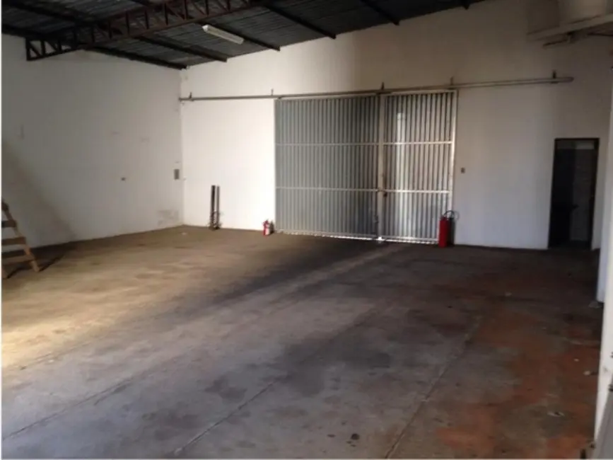 Foto 3 de Armazém / Galpão à venda, 300m2 em Vila Santo Antônio, Sao Roque - SP