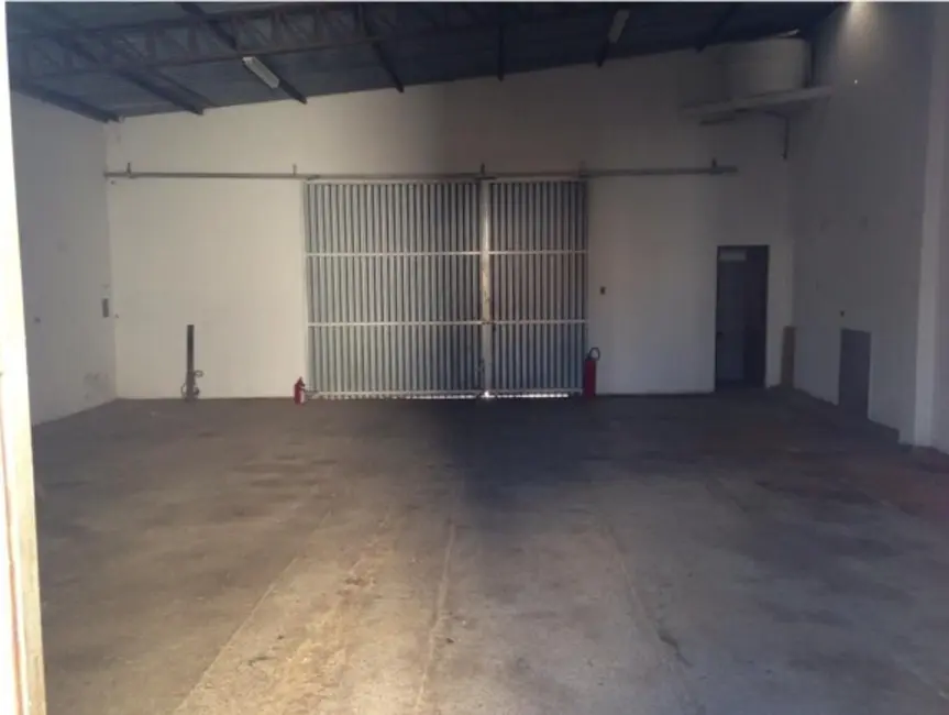 Foto 1 de Armazém / Galpão à venda, 300m2 em Vila Santo Antônio, Sao Roque - SP