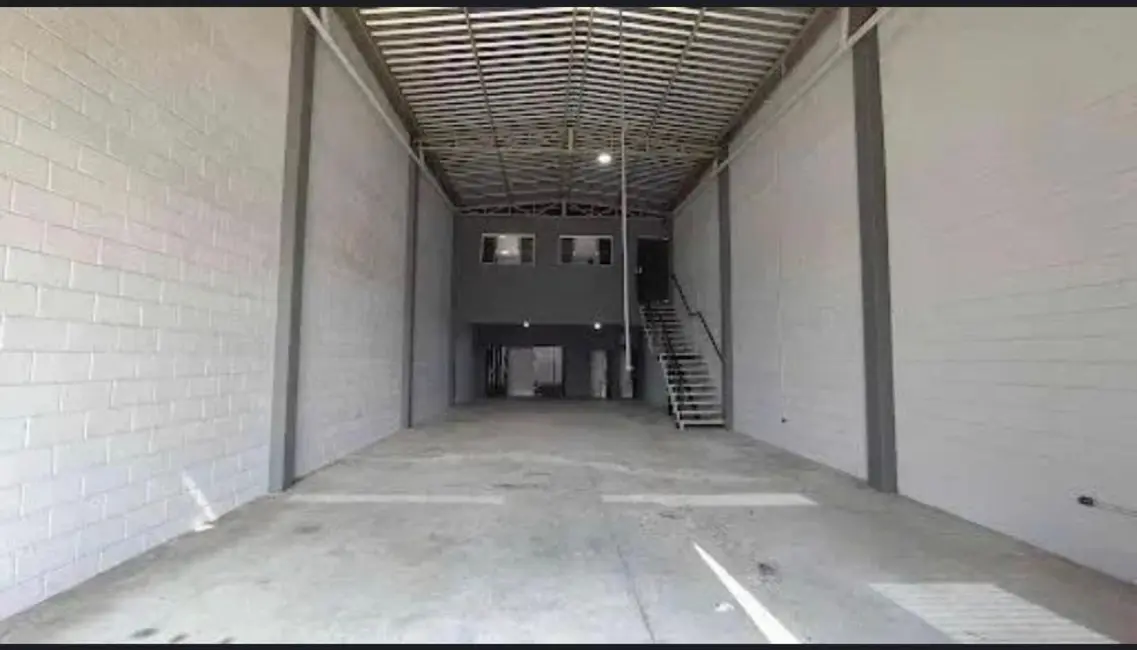 Armazém / Galpão à venda e para alugar, 240m2 em Jardim Piazza di Roma, Sorocaba - SP - imagem 6 Foto 6 de Armazém / Galpão à venda e para alugar, 240m2 em Jardim Piazza di Roma, Sorocaba - SP