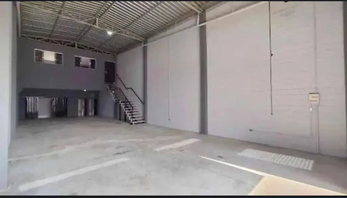 Armazém / Galpão à venda e para alugar, 240m2 em Jardim Piazza di Roma, Sorocaba - SP - imagem 7 Foto 7 de Armazém / Galpão à venda e para alugar, 240m2 em Jardim Piazza di Roma, Sorocaba - SP
