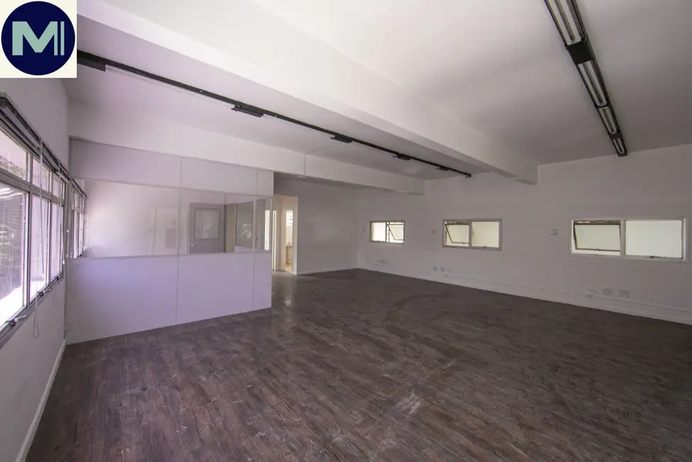 Armazém / Galpão para alugar, 1635m2 em Barueri - SP - imagem 5 Foto 5 de Armazém / Galpão para alugar, 1635m2 em Barueri - SP