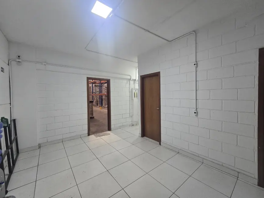 Armazém / Galpão para alugar, 600m2 em Vila Jardini, Sorocaba - SP - imagem 9 Foto 9 de Armazém / Galpão para alugar, 600m2 em Vila Jardini, Sorocaba - SP