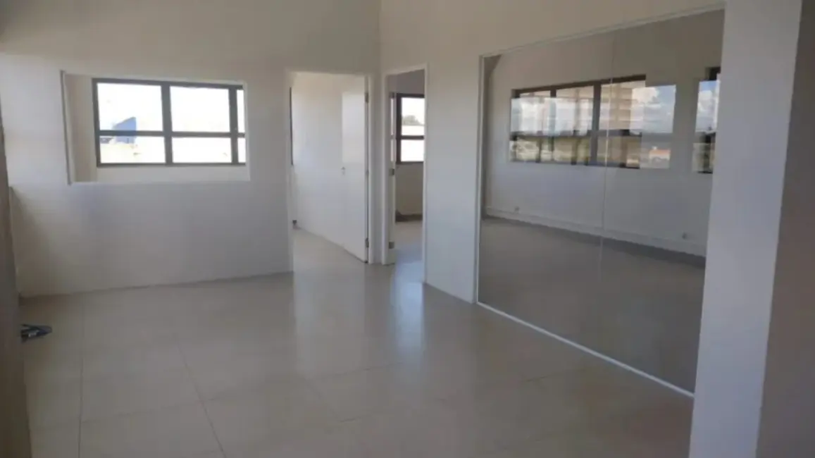 Armazém / Galpão para alugar, 2500m2 em Iporanga, Sorocaba - SP - imagem 8 Foto 8 de Armazém / Galpão para alugar, 2500m2 em Iporanga, Sorocaba - SP
