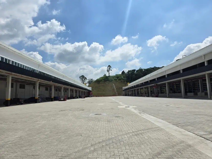 Foto 2 de Armazém / Galpão para alugar, 15222m2 em Quinhaú, Embu Das Artes - SP