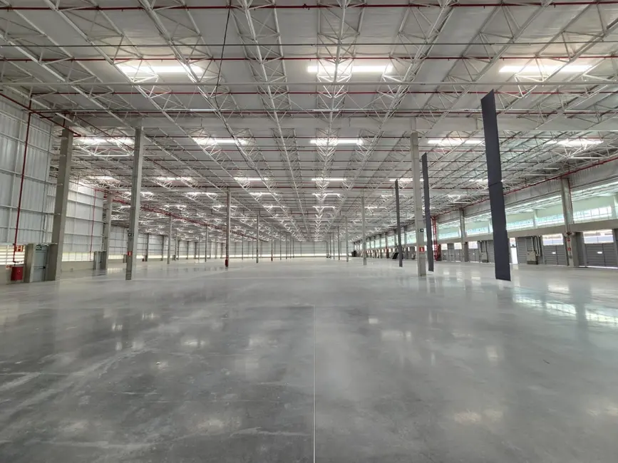 Foto 3 de Armazém / Galpão para alugar, 8342m2 em Quinhaú, Embu Das Artes - SP