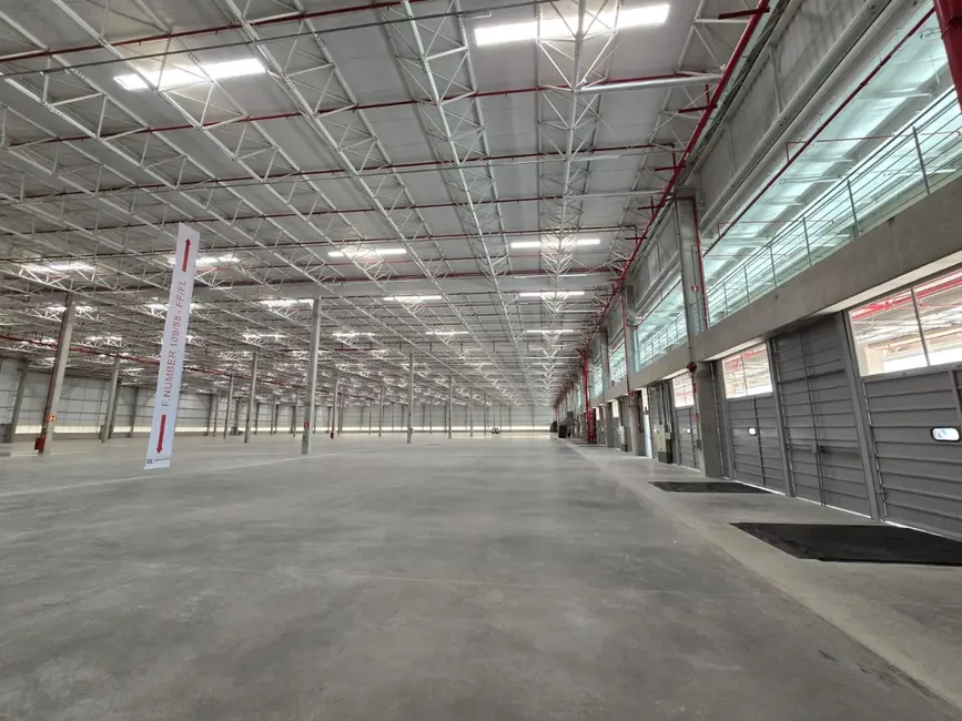 Foto 6 de Armazém / Galpão para alugar, 8342m2 em Quinhaú, Embu Das Artes - SP