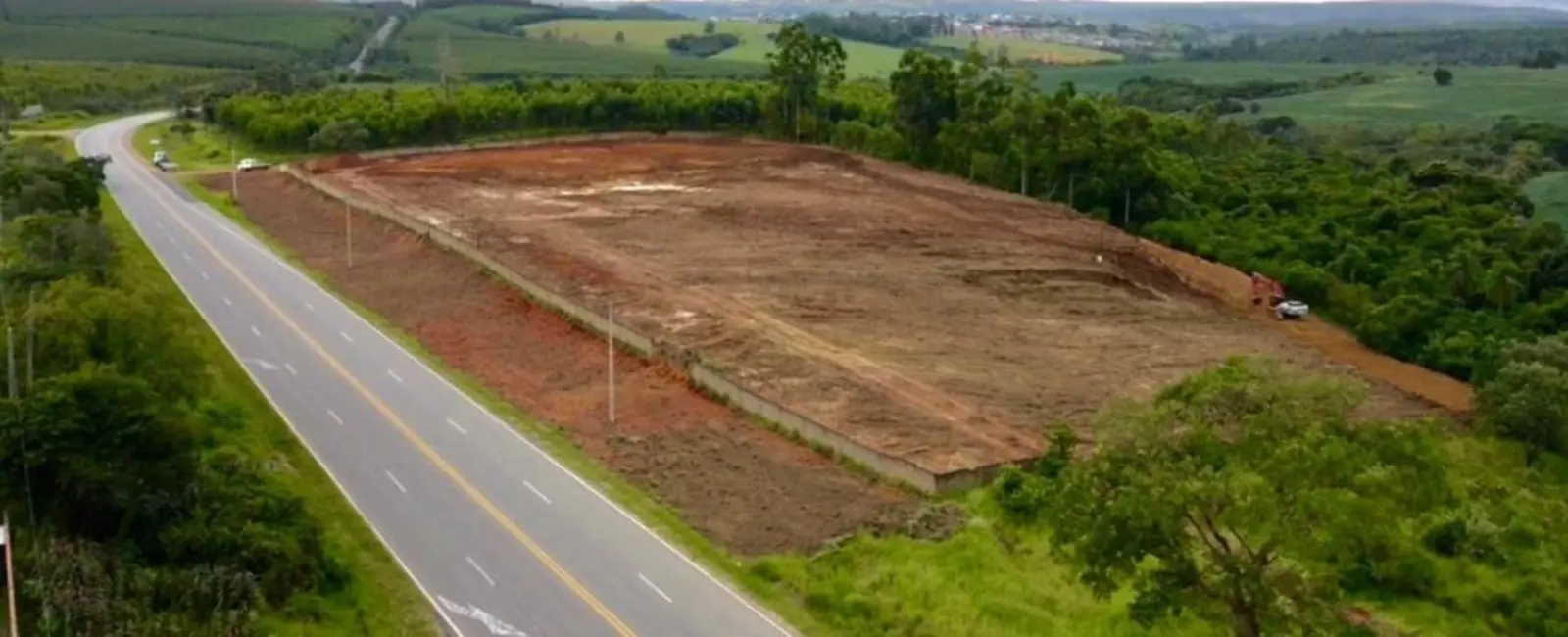 Foto 1 de Terreno / Lote à venda, 12500m2 em Salto De Pirapora - SP