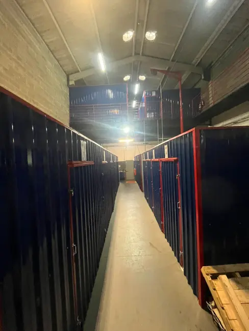 Armazém / Galpão à venda, 240m2 em Jardim Leocádia, Sorocaba - SP - imagem 8 Foto 8 de Armazém / Galpão à venda, 240m2 em Jardim Leocádia, Sorocaba - SP