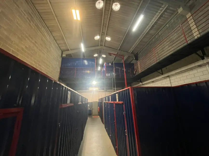 Armazém / Galpão à venda, 240m2 em Jardim Leocádia, Sorocaba - SP - imagem 9 Foto 9 de Armazém / Galpão à venda, 240m2 em Jardim Leocádia, Sorocaba - SP