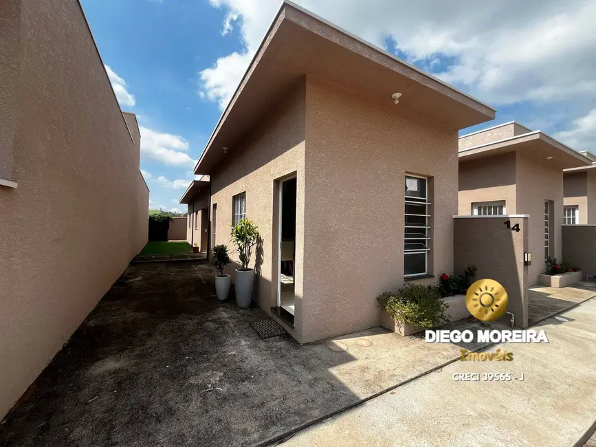 Foto 1 de Casa de Condomínio com 2 quartos à venda e para alugar, 60m2 em Bom Jesus Dos Perdoes - SP