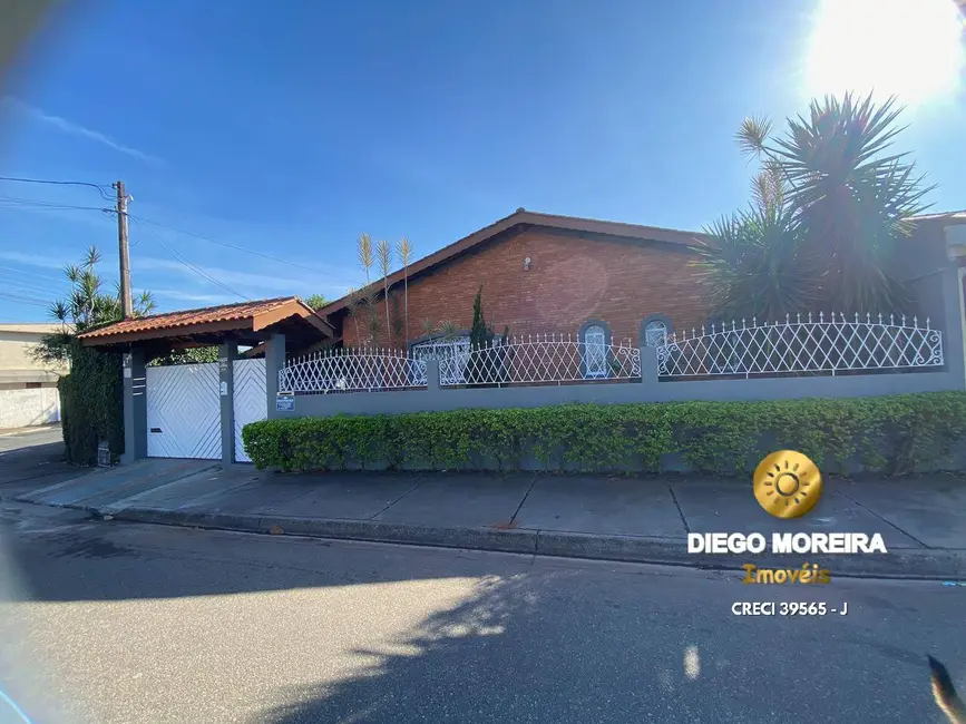 Foto 1 de Casa com 3 quartos para alugar, 492m2 em Jardim Alvinópolis, Atibaia, SP
