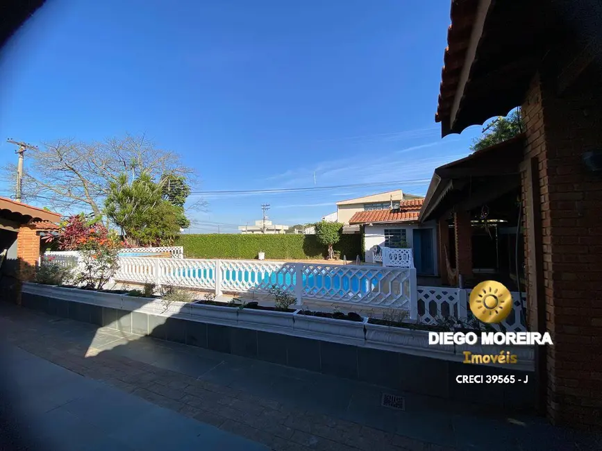 Casa com 3 quartos para alugar, 492m2 em Jardim Alvinópolis, Atibaia - SP - imagem 2 Foto 2 de Casa com 3 quartos para alugar, 492m2 em Jardim Alvinópolis, Atibaia - SP