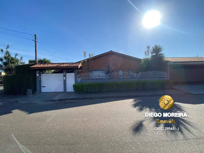 Casa com 3 quartos para alugar, 492m2 em Jardim Alvinópolis, Atibaia - SP - imagem 1 Foto 1 de Casa com 3 quartos para alugar, 492m2 em Jardim Alvinópolis, Atibaia - SP