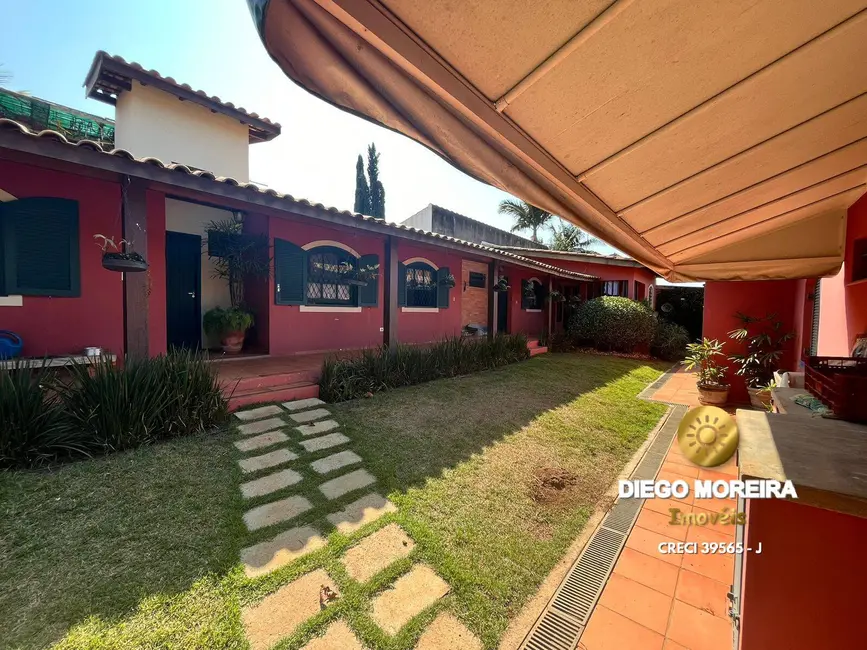 Foto 2 de Chácara com 5 quartos à venda, 3000m2 em Vila Petrópolis, Atibaia - SP