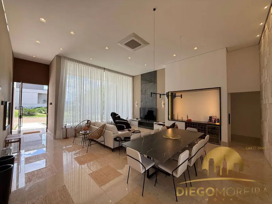 Casa de Condomínio com 5 quartos à venda, 319m2 em Piracaia - SP - imagem 4 Foto 4 de Casa de Condomínio com 5 quartos à venda, 319m2 em Piracaia - SP