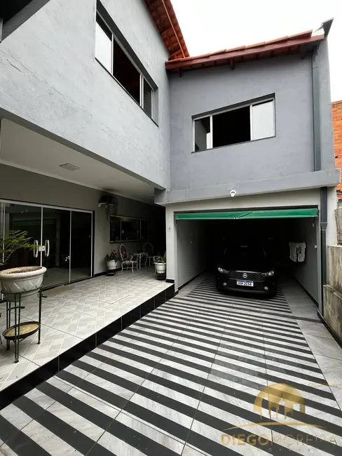 Foto 1 de Casa com 3 quartos à venda, 160m2 em Vila Martinho, Franco Da Rocha - SP