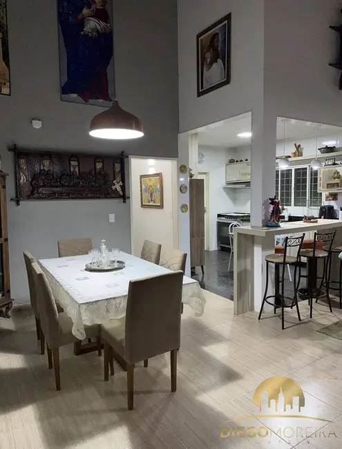 Foto 1 de Casa com 3 quartos à venda, 250m2 em Mairipora - SP