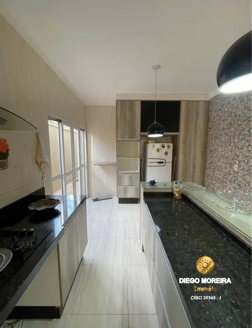 Foto 2 de Casa com 3 quartos à venda, 200m2 em Atibaia - SP