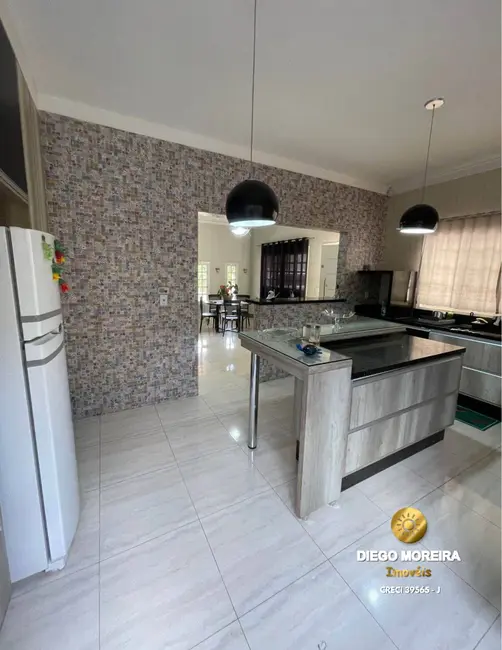 Foto 1 de Casa com 3 quartos à venda, 200m2 em Atibaia - SP