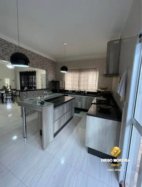 Foto 3 de Casa com 3 quartos à venda, 200m2 em Atibaia - SP