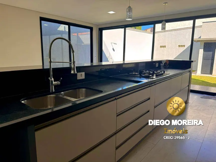 Foto 6 de Casa com 3 quartos à venda, 400m2 em Vila Petrópolis, Atibaia - SP