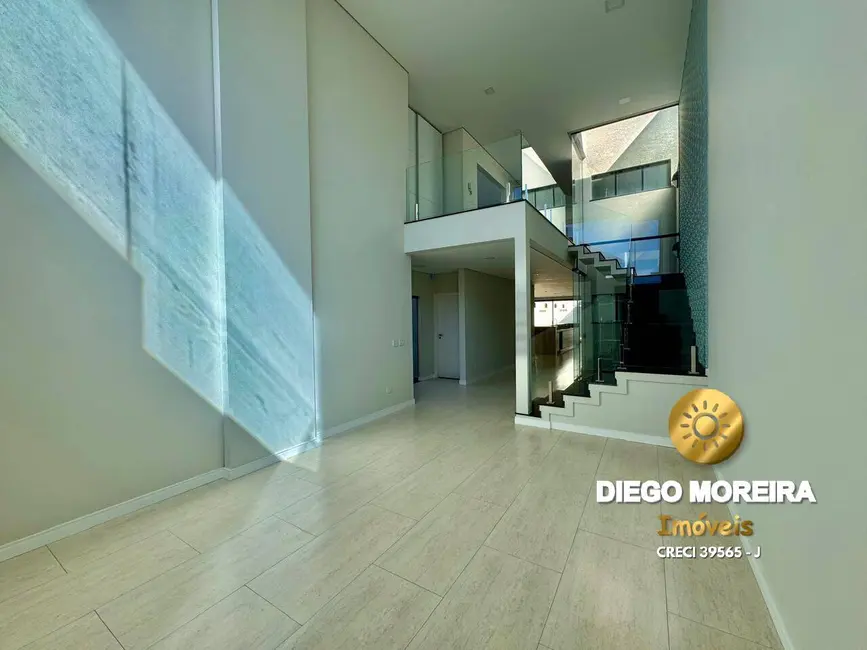 Foto 2 de Casa com 3 quartos à venda, 400m2 em Vila Petrópolis, Atibaia - SP