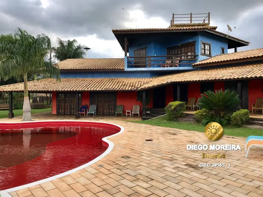 Chácara com 4 quartos à venda, 1621m2 em Piracaia - SP - imagem 1 Foto 1 de Chácara com 4 quartos à venda, 1621m2 em Piracaia - SP