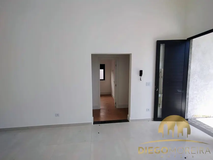 Casa de Condomínio com 3 quartos à venda, 220m2 em Jardim Estância Brasil, Atibaia - SP - imagem 2 Foto 2 de Casa de Condomínio com 3 quartos à venda, 220m2 em Jardim Estância Brasil, Atibaia - SP