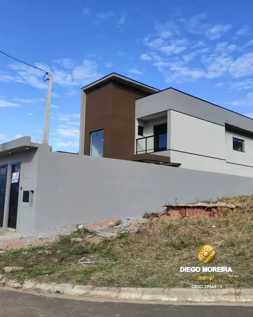 Casa com 3 quartos à venda, 175m2 em Loteamento Vale das Flores, Atibaia - SP - imagem 2 Foto 2 de Casa com 3 quartos à venda, 175m2 em Loteamento Vale das Flores, Atibaia - SP