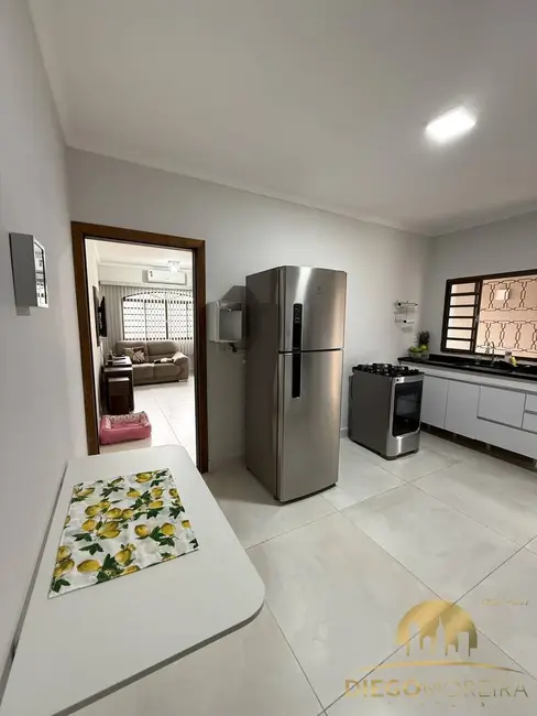 Foto 6 de Casa com 2 quartos à venda, 160m2 em Atibaia Jardim, Atibaia - SP