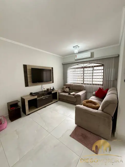 Foto 1 de Casa com 2 quartos à venda, 160m2 em Atibaia Jardim, Atibaia - SP