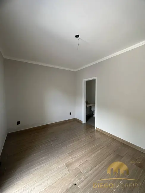 Foto 2 de Casa com 3 quartos à venda, 240m2 em Jardim dos Pinheiros, Atibaia - SP