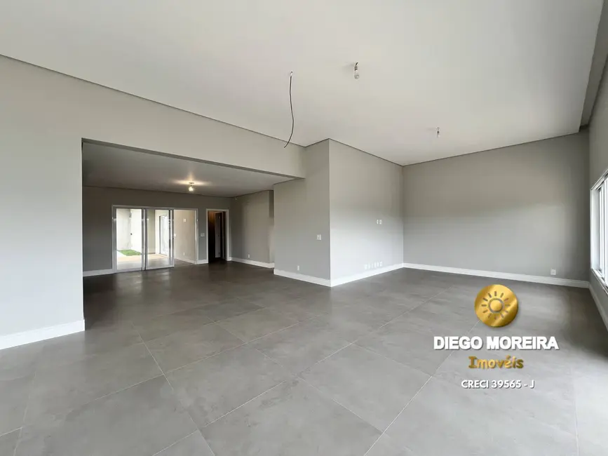 Casa de Condomínio com 5 quartos à venda, 361m2 em Cachoeira, Atibaia - SP - imagem 3 Foto 3 de Casa de Condomínio com 5 quartos à venda, 361m2 em Cachoeira, Atibaia - SP