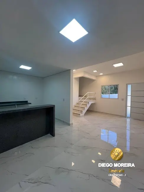 Foto 2 de Casa com 2 quartos à venda, 90m2 em Atibaia - SP