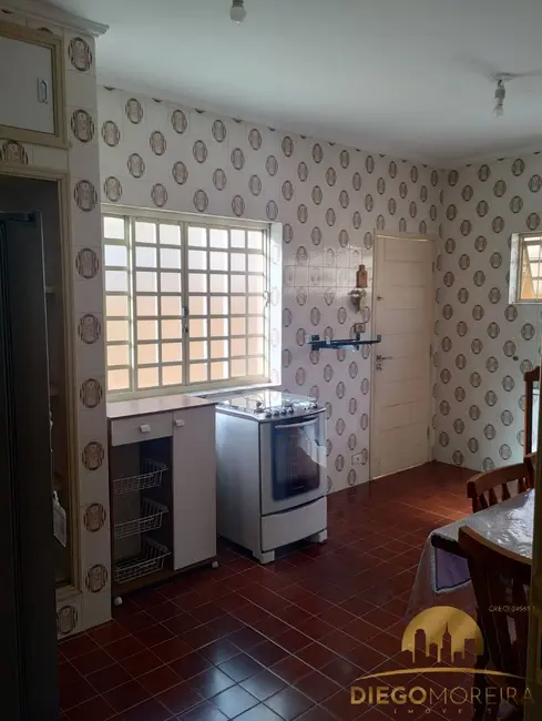 Foto 3 de Casa com 4 quartos à venda, 200m2 em Vila Thais, Atibaia - SP