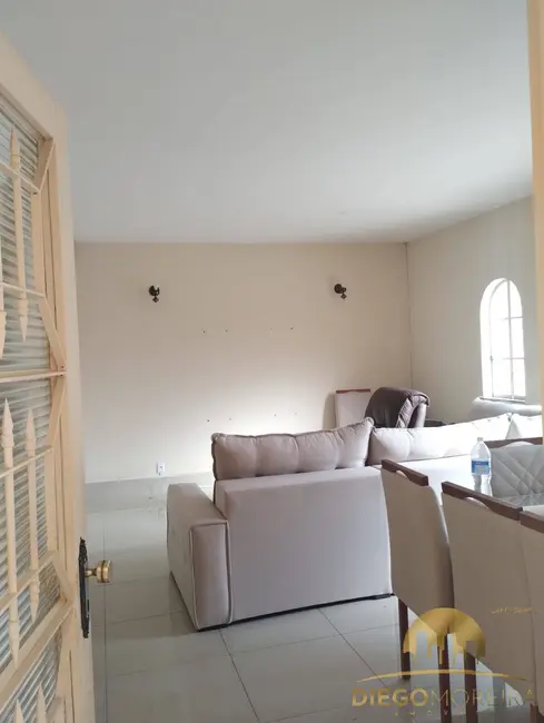 Foto 2 de Casa com 4 quartos à venda, 200m2 em Vila Thais, Atibaia - SP