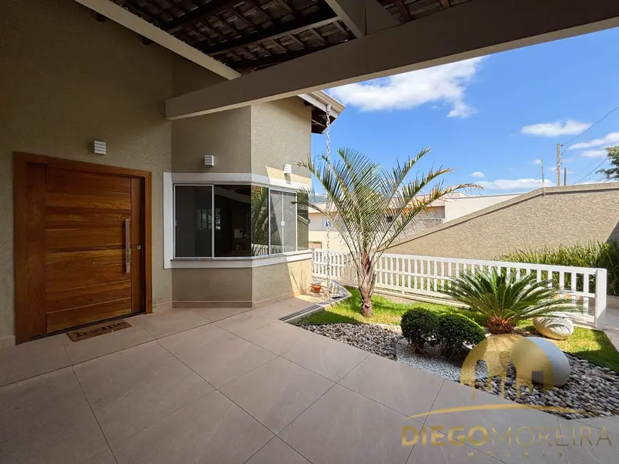 Casa com 3 quartos à venda, 365m2 em Jardim Jaraguá, Atibaia - SP - imagem 1 Foto 1 de Casa com 3 quartos à venda, 365m2 em Jardim Jaraguá, Atibaia - SP