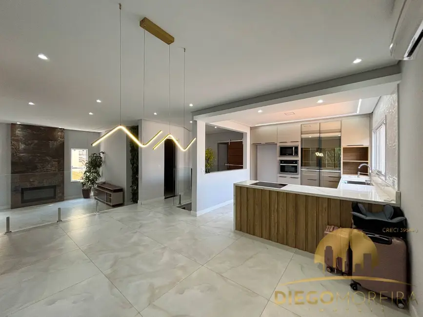 Casa com 3 quartos à venda, 365m2 em Jardim Jaraguá, Atibaia - SP - imagem 4 Foto 4 de Casa com 3 quartos à venda, 365m2 em Jardim Jaraguá, Atibaia - SP