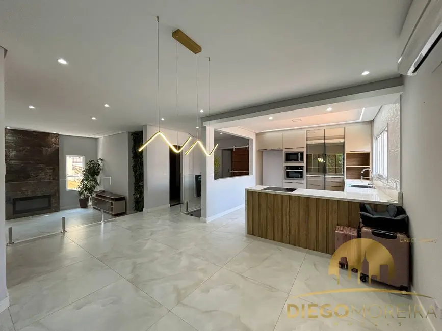 Casa com 3 quartos à venda, 365m2 em Jardim Jaraguá, Atibaia - SP - imagem 6 Foto 6 de Casa com 3 quartos à venda, 365m2 em Jardim Jaraguá, Atibaia - SP